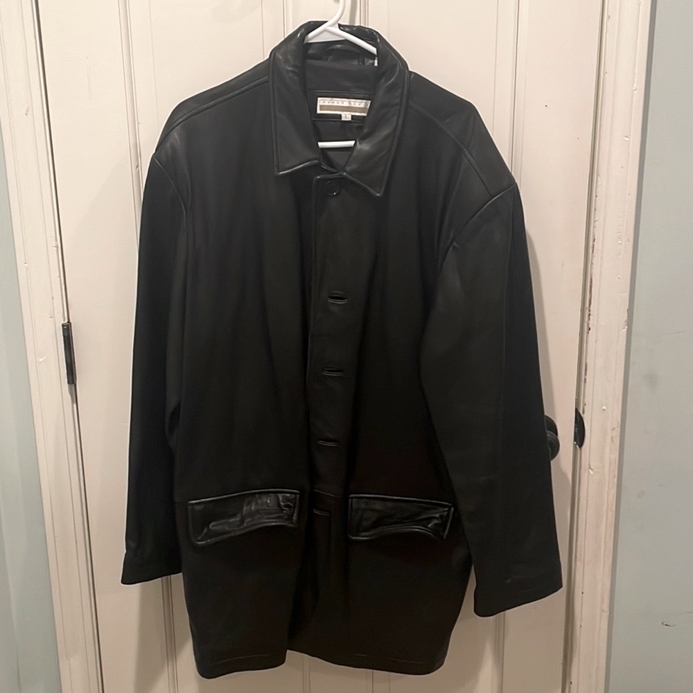 Men’s Perry Ellis black leather jacket.